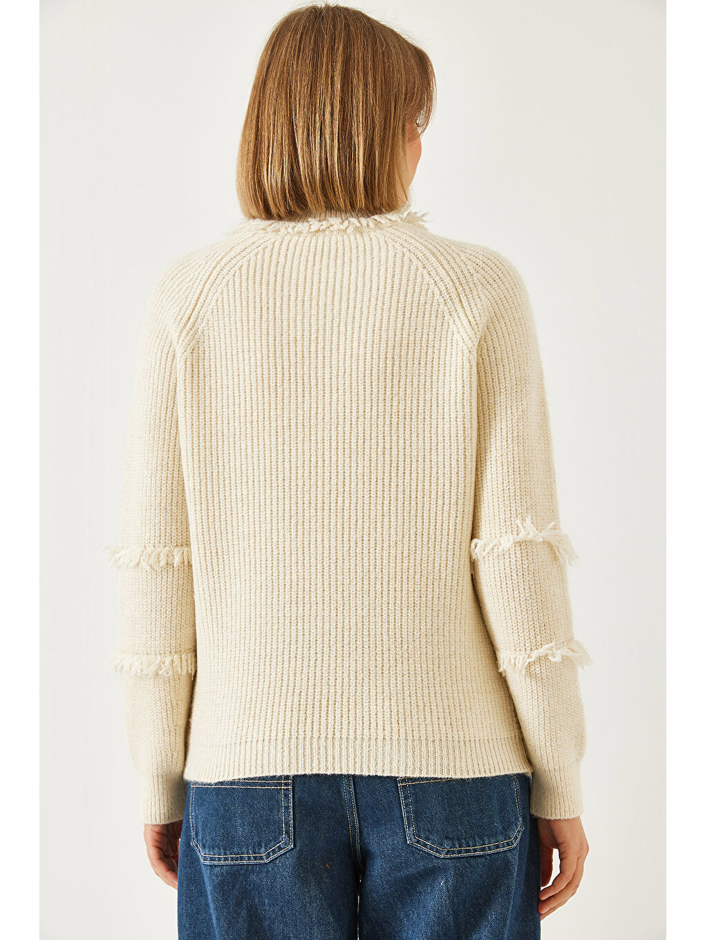 Ekru Kadın Yaka ve Kol Saçaklı Triko Kazak-6