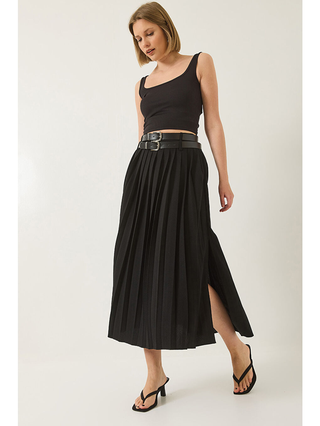 Siyah Kadın Çift Kemerli Yırtmaç Detaylı Piliseli Uzun Etek