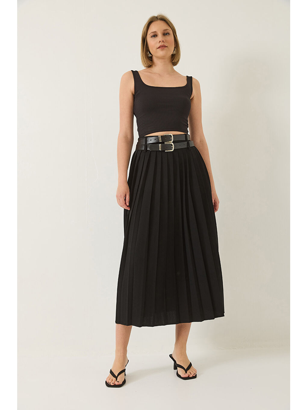 Siyah Kadın Çift Kemerli Yırtmaç Detaylı Piliseli Uzun Etek-1