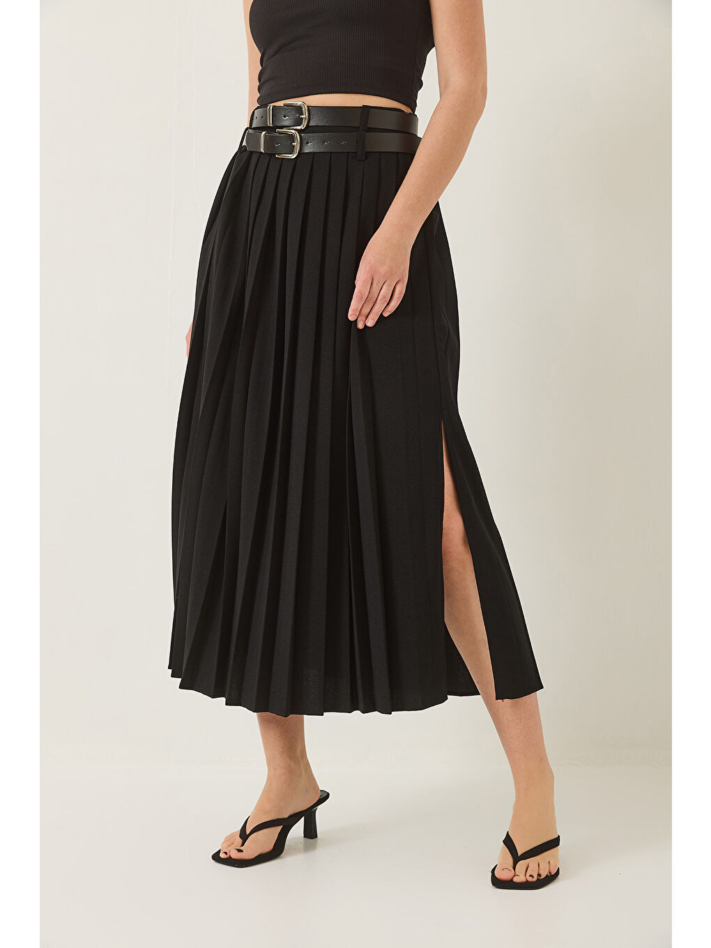 Siyah Kadın Çift Kemerli Yırtmaç Detaylı Piliseli Uzun Etek-3