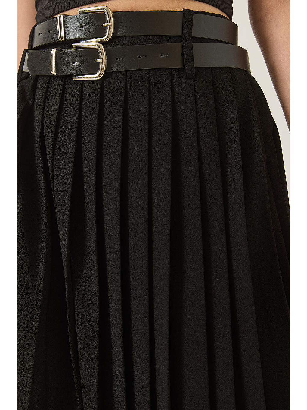 Siyah Kadın Çift Kemerli Yırtmaç Detaylı Piliseli Uzun Etek-4