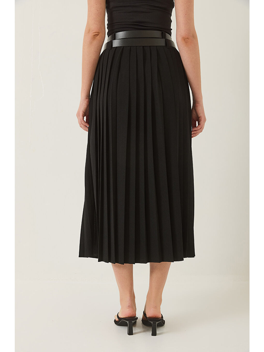 Siyah Kadın Çift Kemerli Yırtmaç Detaylı Piliseli Uzun Etek-5