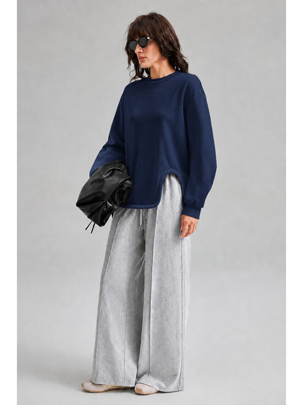 Lacivert Kadın Asimetrik Bisiklet Yaka 3 İplik Şardonlu Oversize Sweatshirt-1