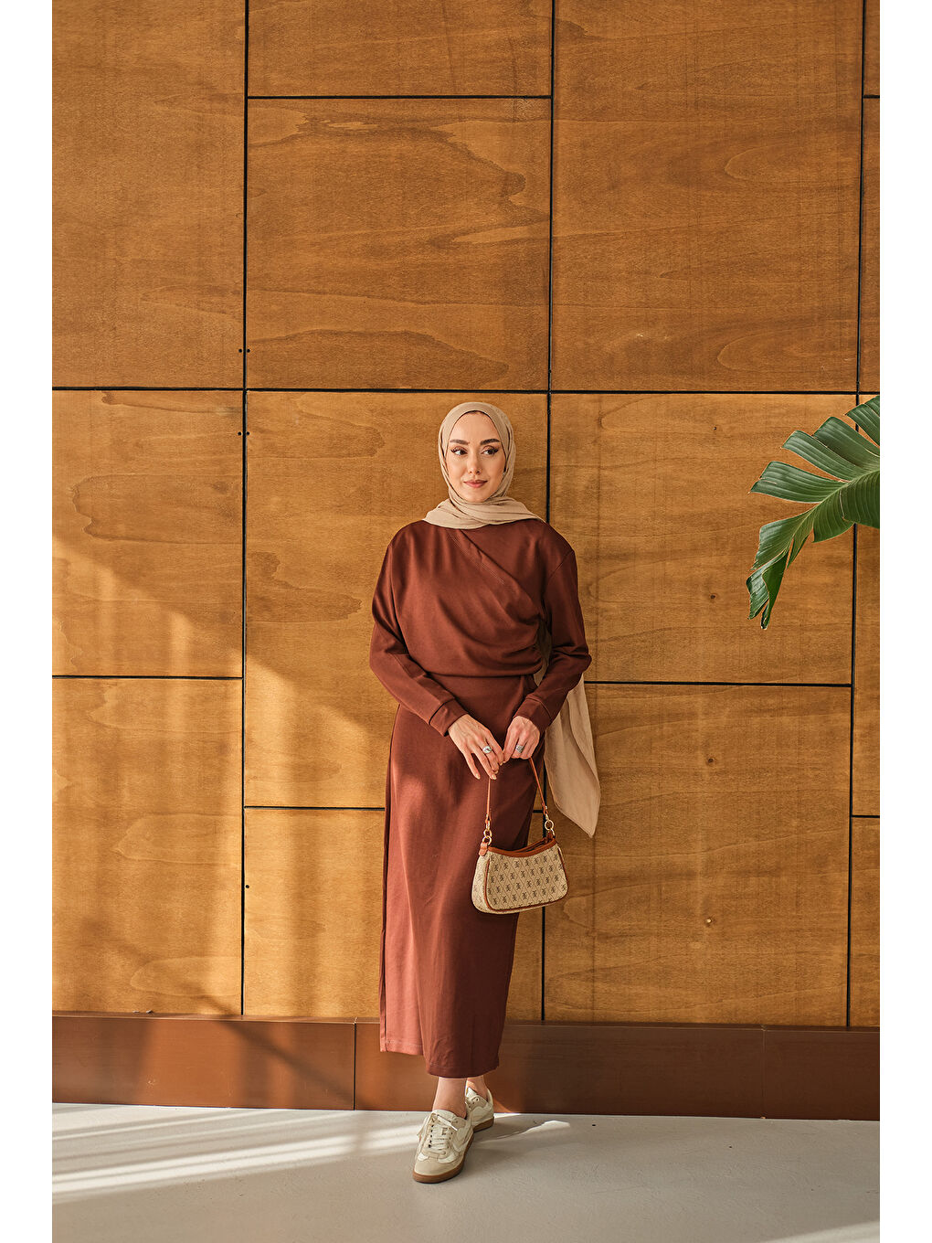 Kadın Önü Parça Detaylı Elbise Kahverengi-1