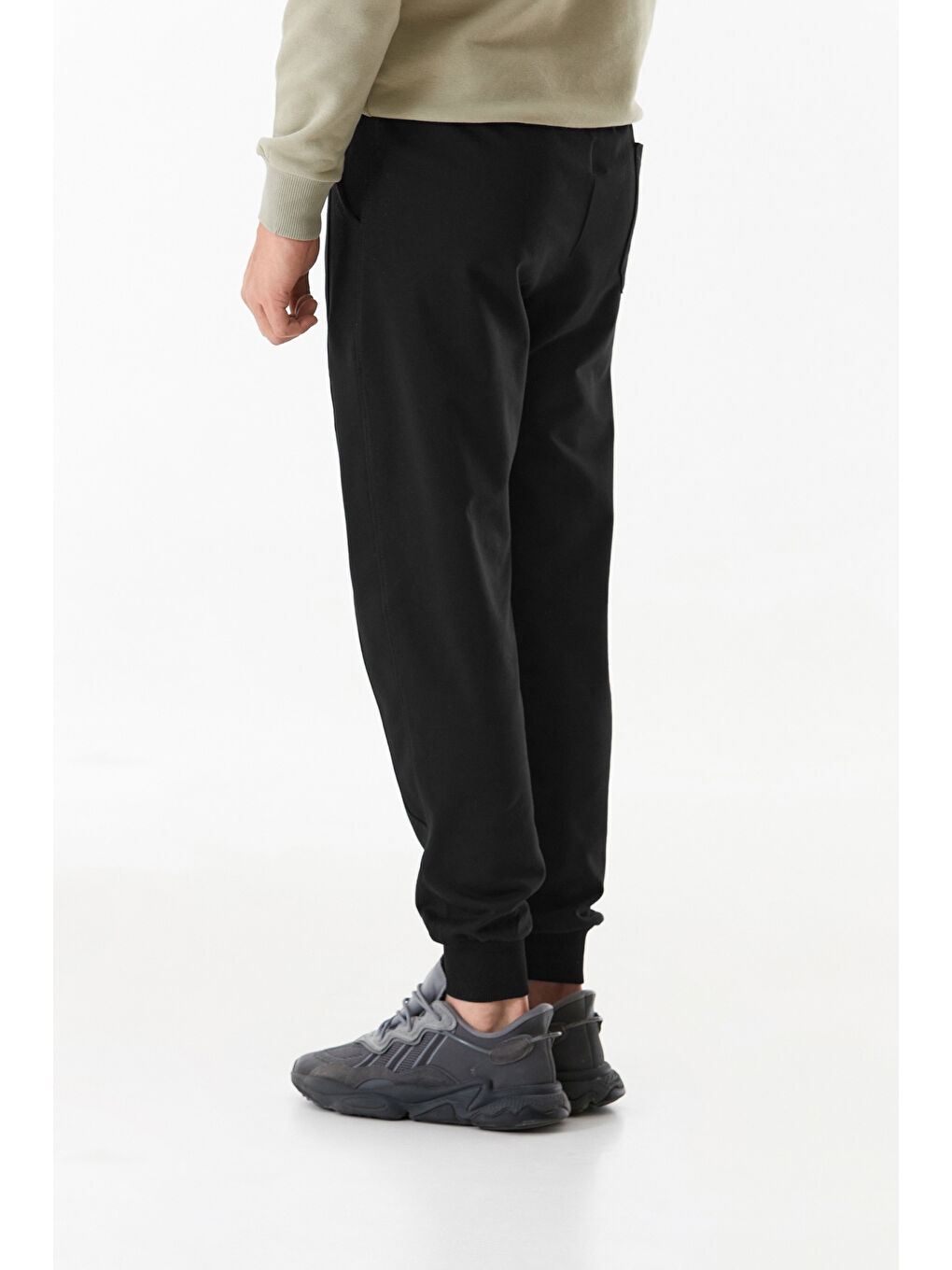 Siyah Baskılı Beli Lastikli Jogger Eşofman Altı-3