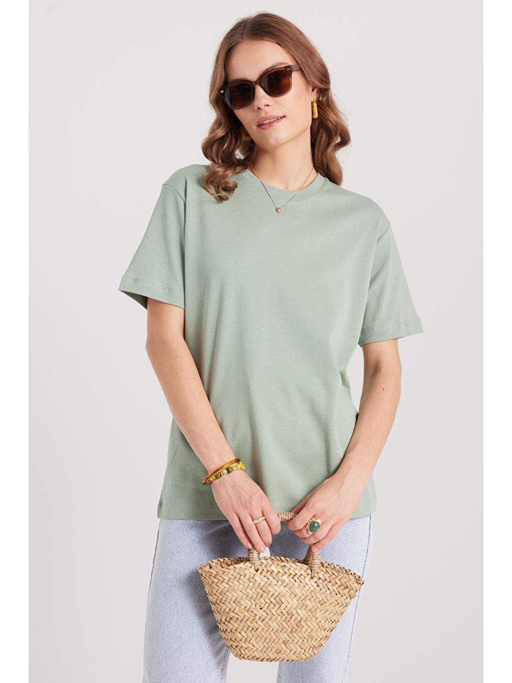 Kadın Relax Fit Rahat Kesim %100 Pamuk Yumuşak Dokulu Hafif Kalın Basic Bisiklet Yaka Yeşil Tişört-1