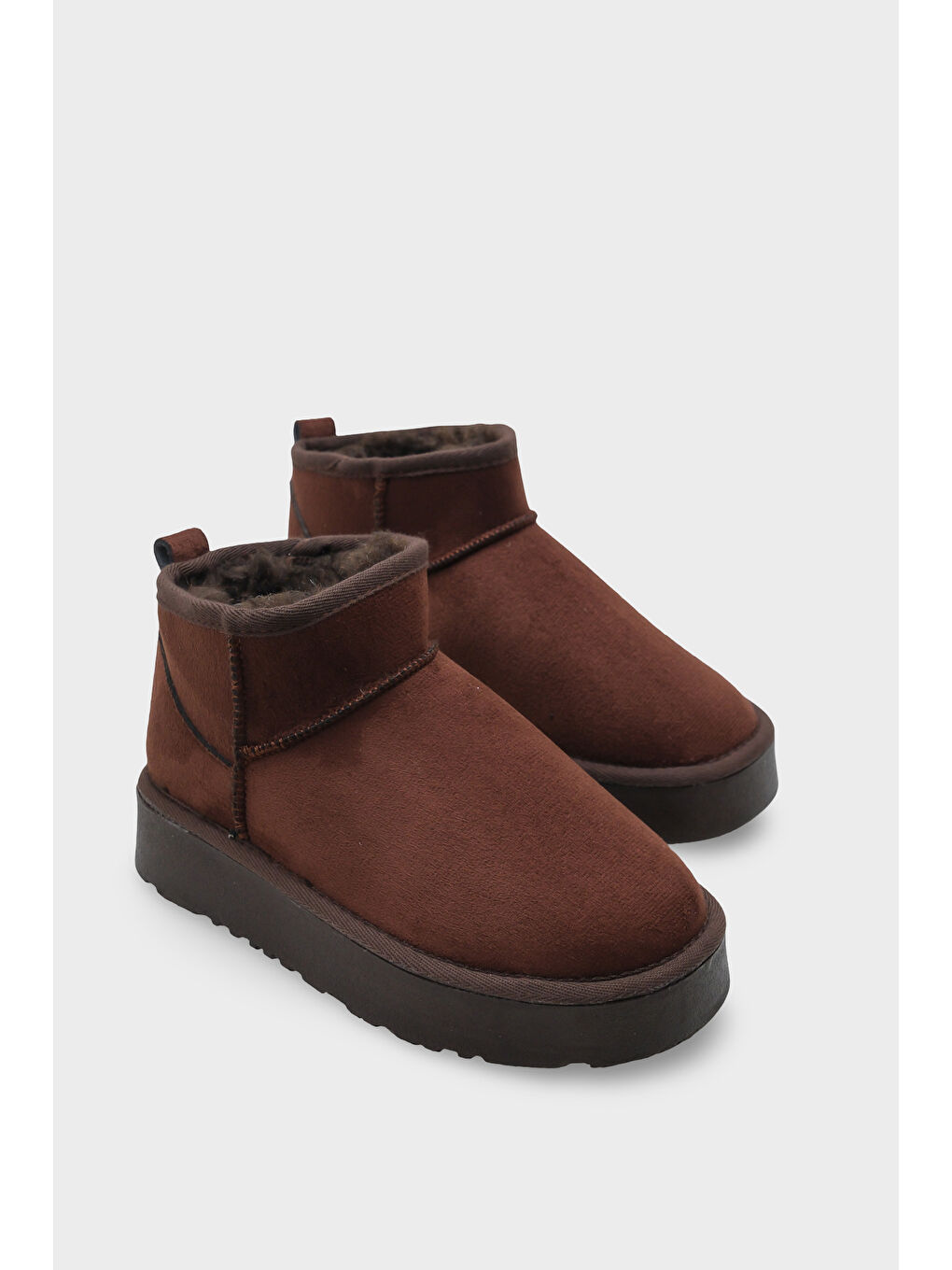 Kahverengi Raina Kalın Tabanlı Yuvarlak Burunlu Kürklü Kısa Kadın Bot-2