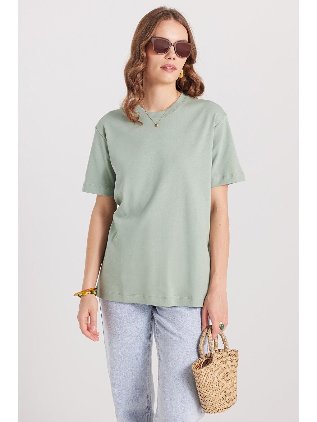 Kadın Relax Fit Rahat Kesim %100 Pamuk Yumuşak Dokulu Hafif Kalın Basic Bisiklet Yaka Yeşil Tişört-3
