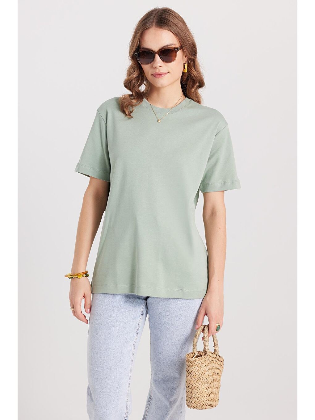 Kadın Relax Fit Rahat Kesim %100 Pamuk Yumuşak Dokulu Hafif Kalın Basic Bisiklet Yaka Yeşil Tişört-4
