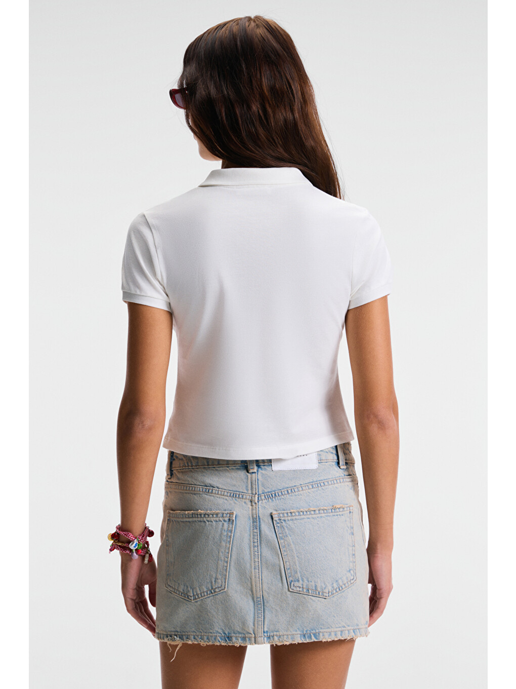 Solvıa Kadın Polo Yaka Patlı Düğmeli Kısa Kollu Önde Nakış Detaylı Crop Beyaz T-shirt-5