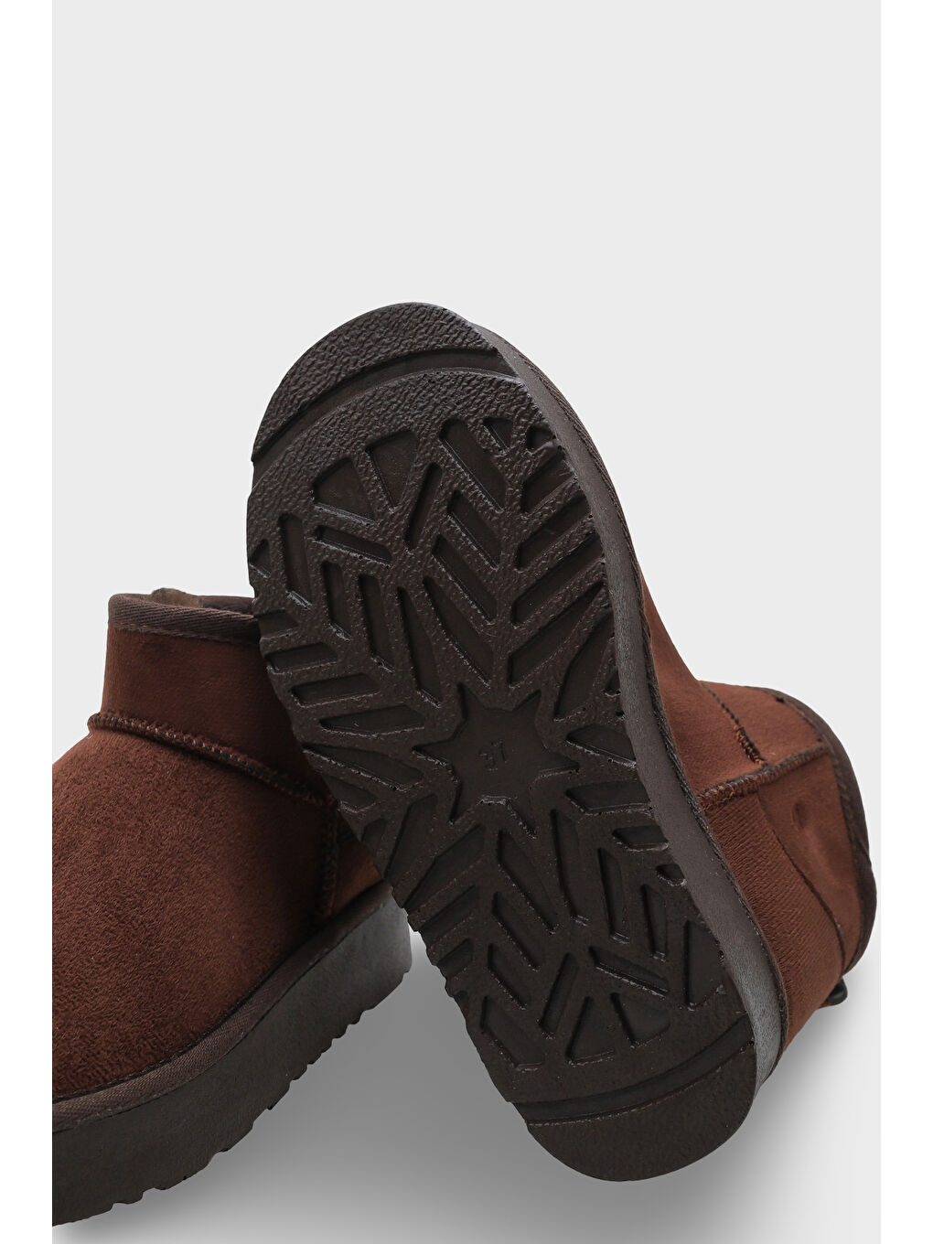 Kahverengi Raina Kalın Tabanlı Yuvarlak Burunlu Kürklü Kısa Kadın Bot-5