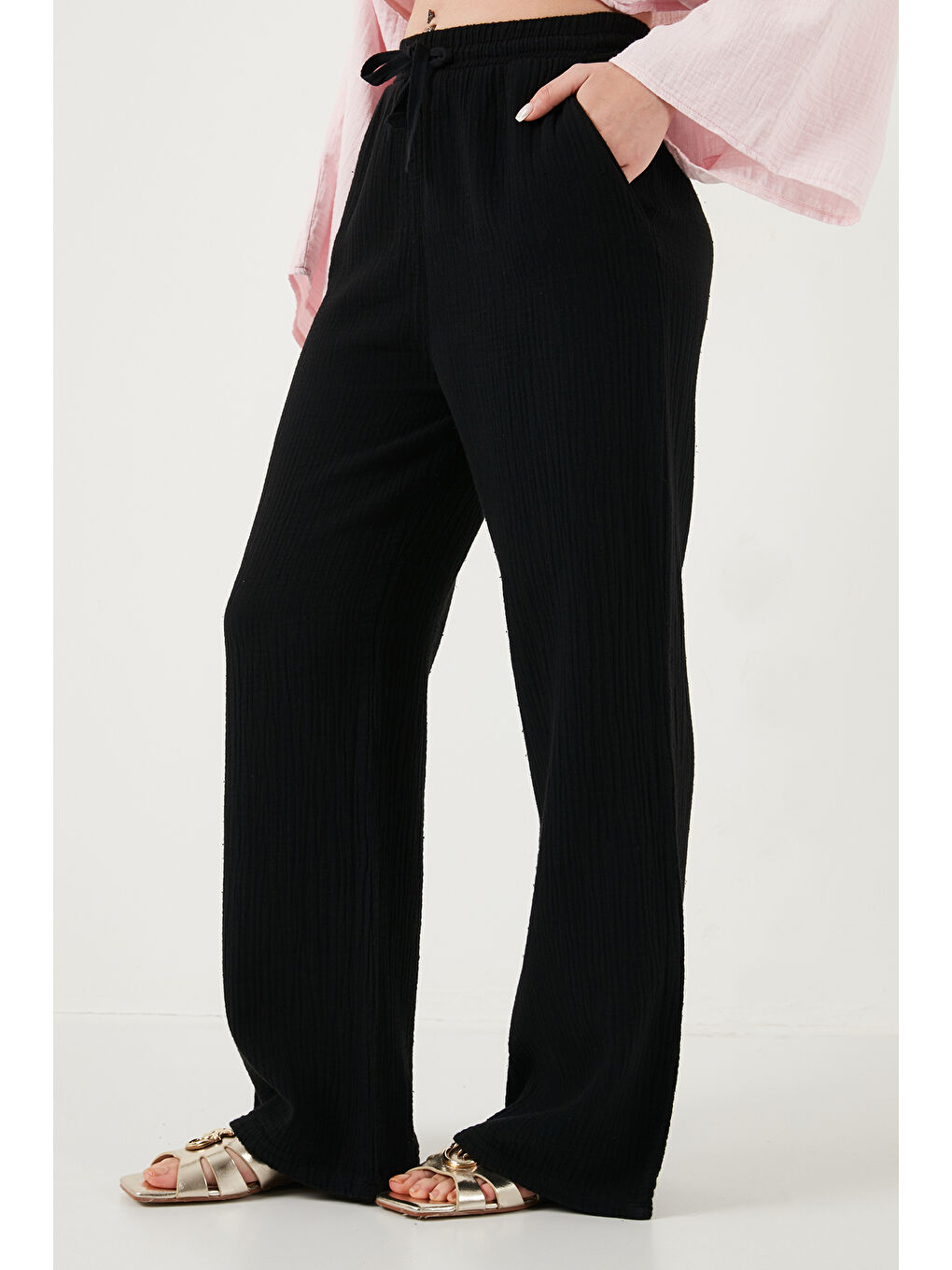 Siyah Pamuklu Comfort Fit Yüksek Bel Geniş Paça Kadın Pantolon 668YP5540-3