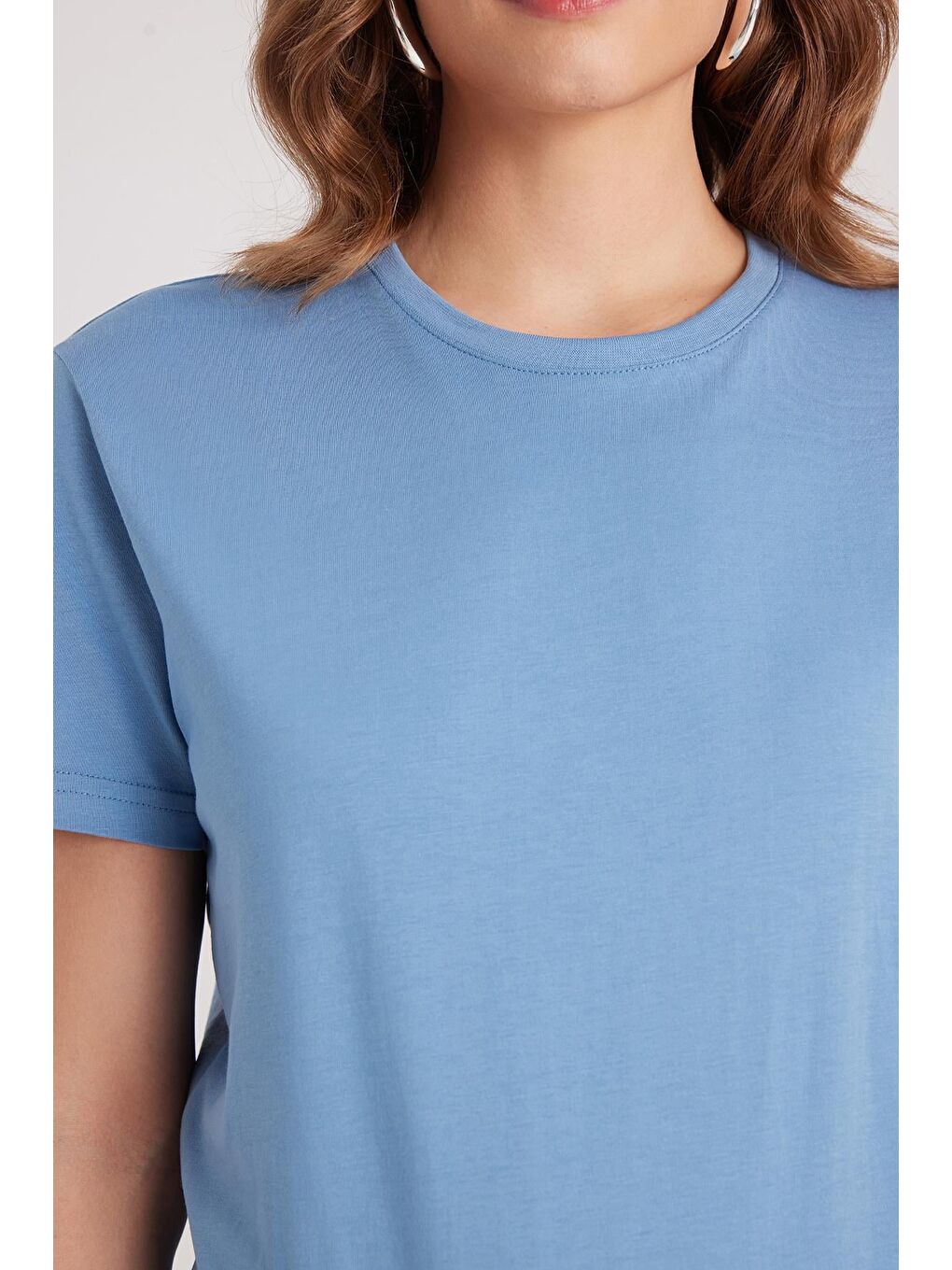 Kadın Bol Kesim Rahat Duruş %100 Pamuk Yumuşak Dokulu Mavi Bisiklet Yaka Tişört-2