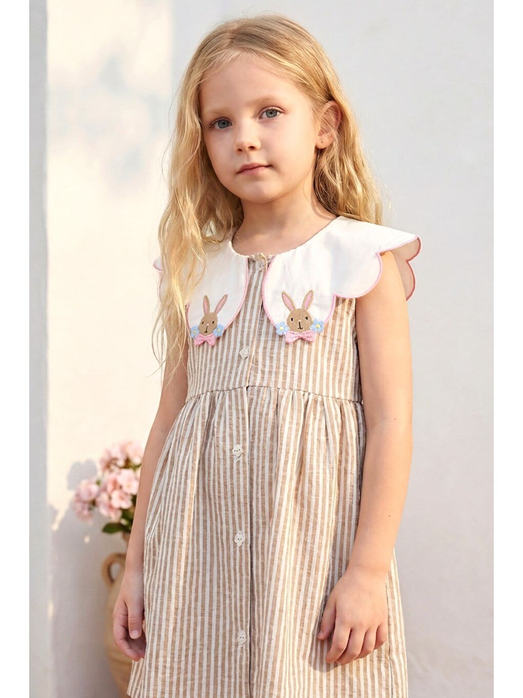 Kız Çocuk Pamuklu Ekru Bej Çizgili Tavşan Nakışlı Yakalı Elbise-3