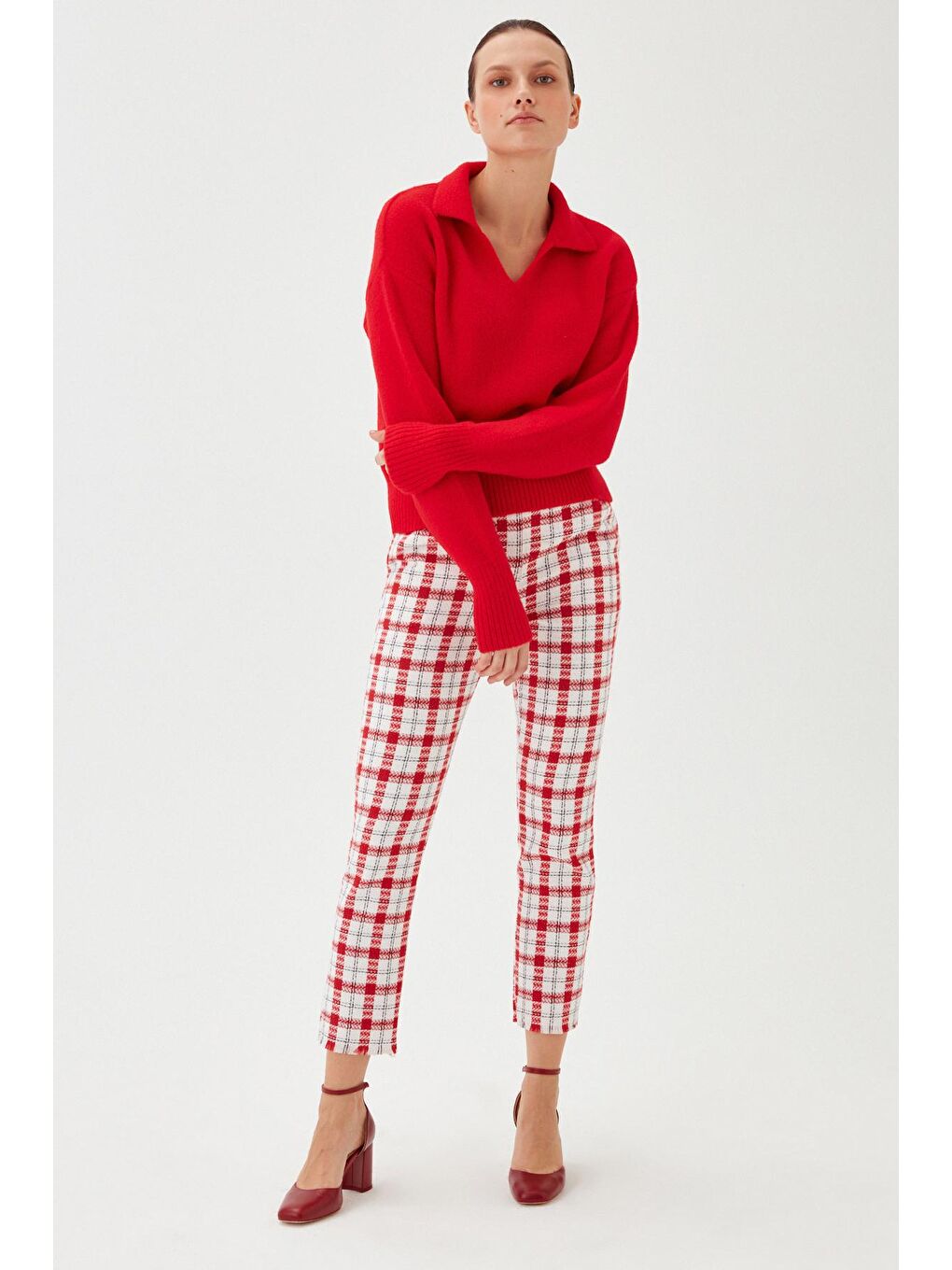 Kadın Kırmızı Polo Yaka Yumuşak Dokulu Şardonlu Triko Kazak-1