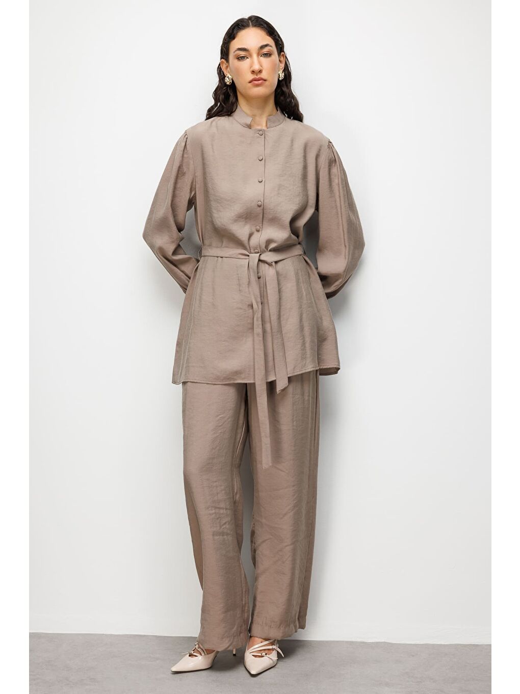 Hakim Yaka Modal Dokulu Bej Rengi Tunik