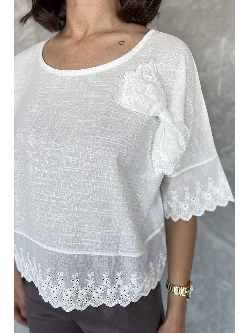 Ekru Kurdele Detaylı Kadın Keten Bluz-3