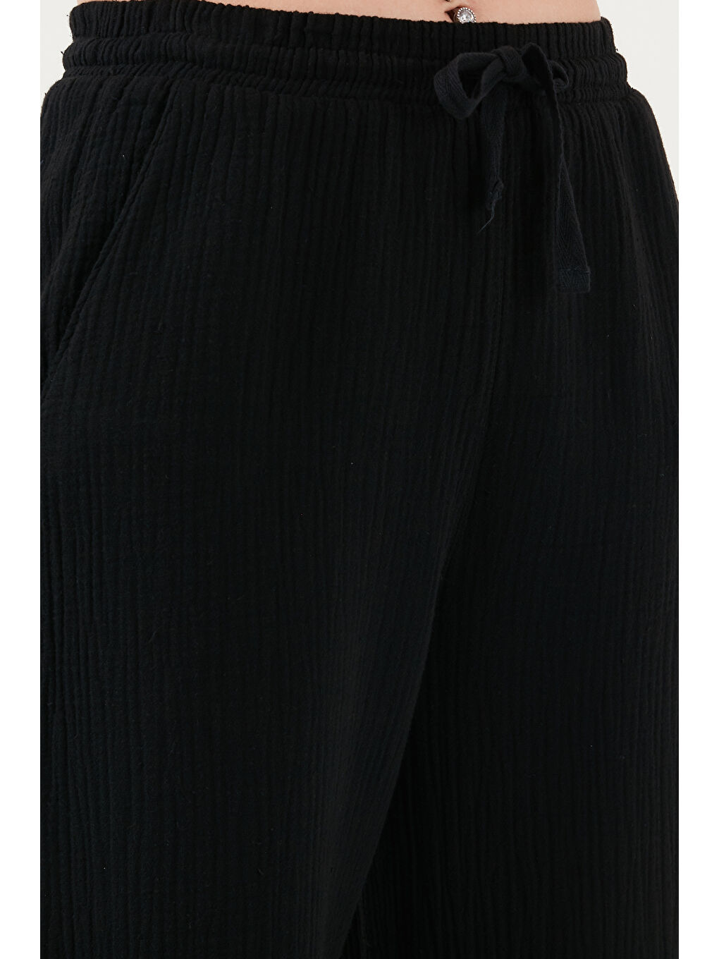 Siyah Pamuklu Comfort Fit Yüksek Bel Geniş Paça Kadın Pantolon 668YP5540-5