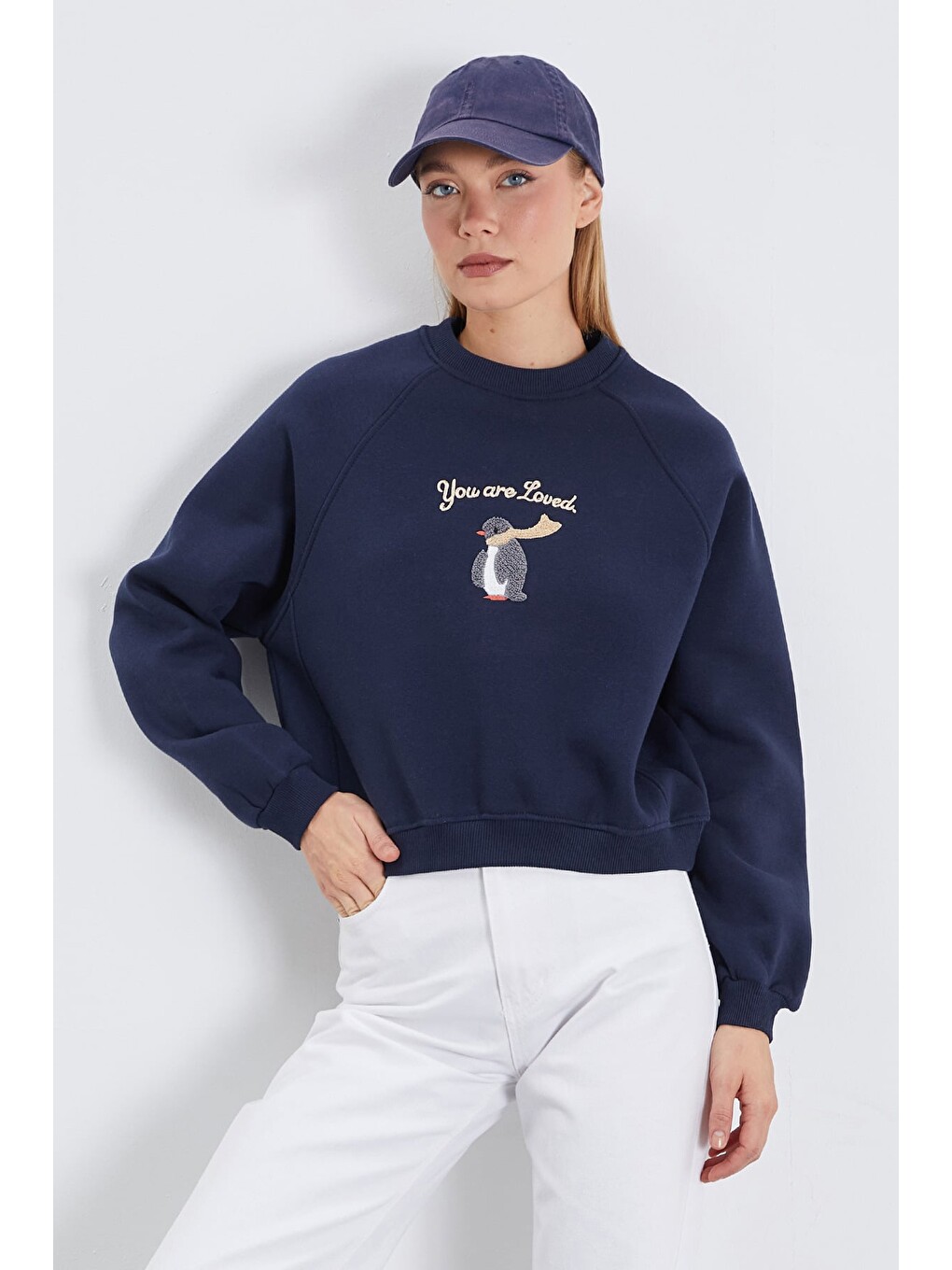 Lacivert 3 İplik Penguen Nakışlı Crop Sweatshirt