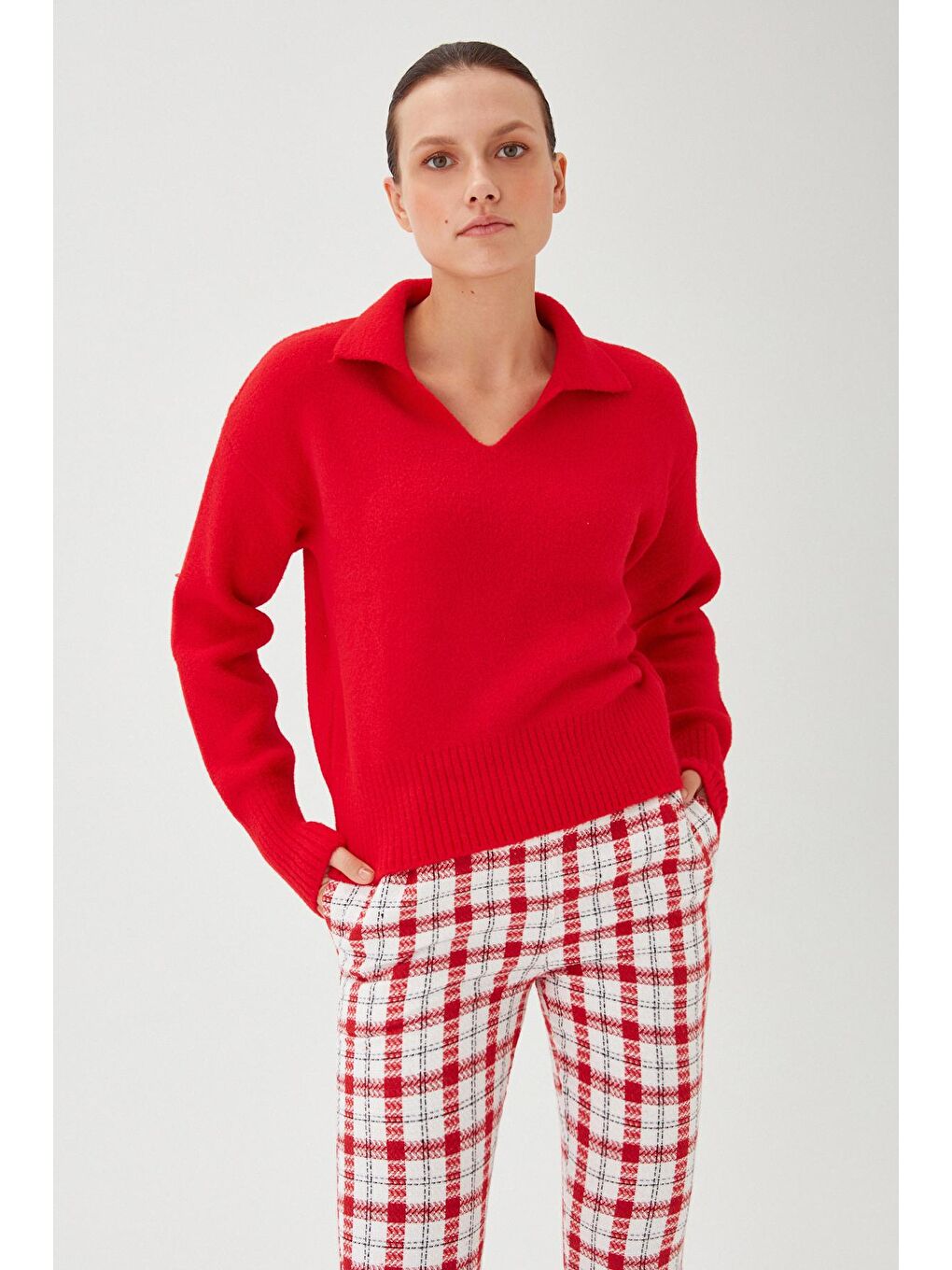 Kadın Kırmızı Polo Yaka Yumuşak Dokulu Şardonlu Triko Kazak-2