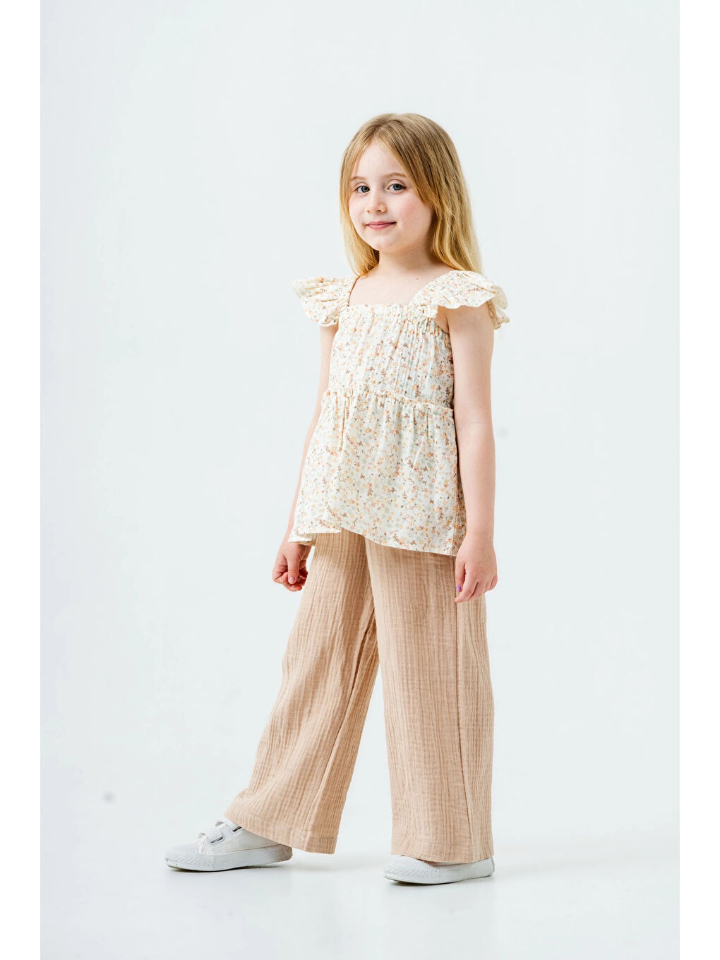 Bej Çiçek Nakışlı Kız Çocuk Müslin Takım 3815-1