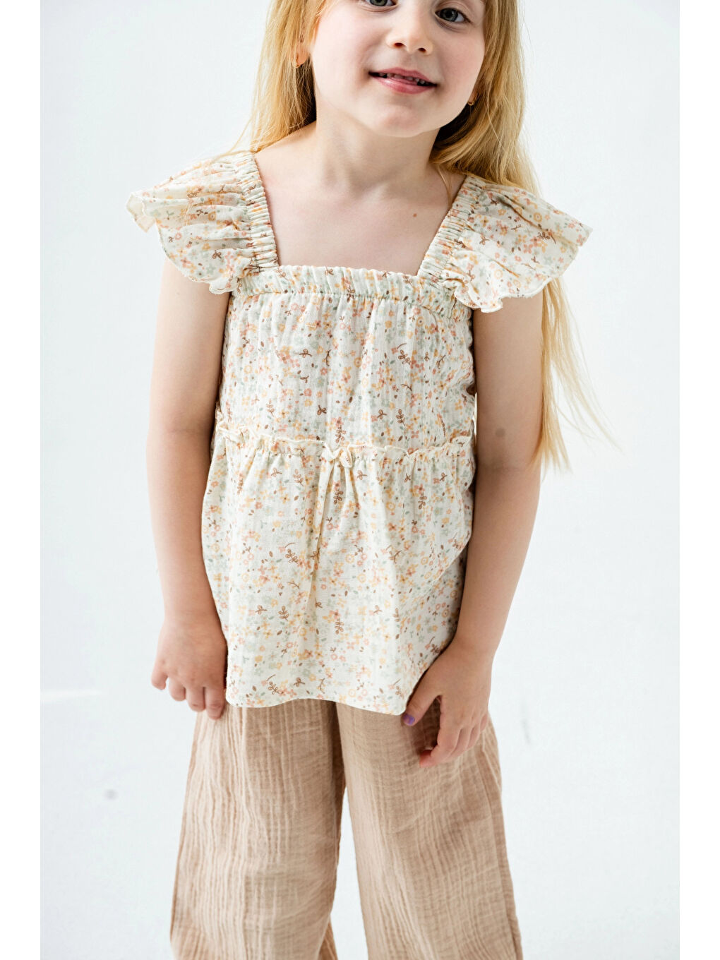 Bej Çiçek Nakışlı Kız Çocuk Müslin Takım 3815-2