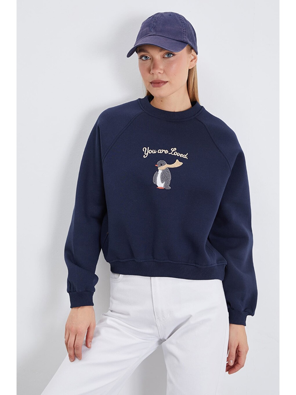 Lacivert 3 İplik Penguen Nakışlı Crop Sweatshirt-4
