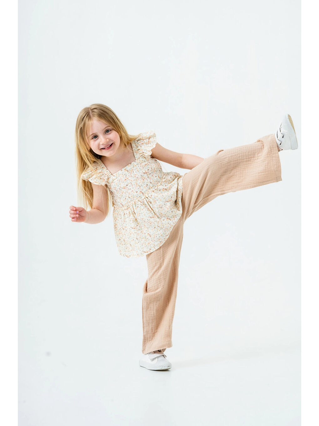 Bej Çiçek Nakışlı Kız Çocuk Müslin Takım 3815-3