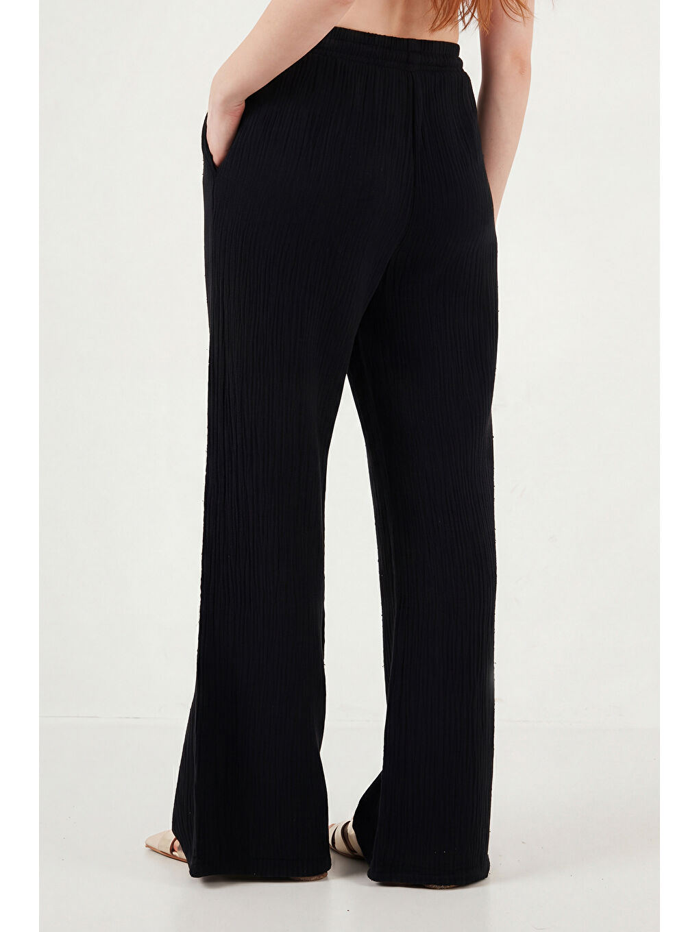 Siyah Pamuklu Comfort Fit Yüksek Bel Geniş Paça Kadın Pantolon 668YP5540-6