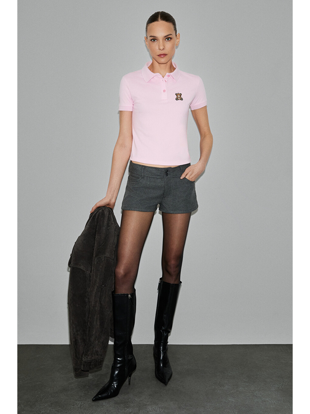 Pembe SOLVIA Kadın Polo Yaka Patlı Düğmeli Kısa Kollu Önde Nakış Detaylı Crop PEMBE T-Shirt-1