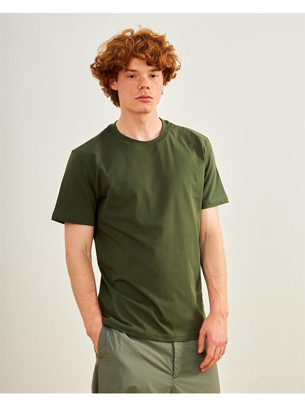 Erkek Basic %100 Pamuklu Bisiklet Yaka Tişört Haki-2