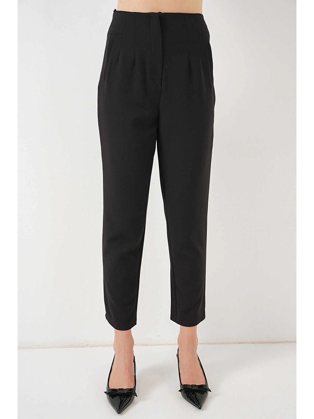 Kadın Siyah Fermuar Kapamalı Yüksek Bel Kumaş Pantolon HZL25W-BD166501-1