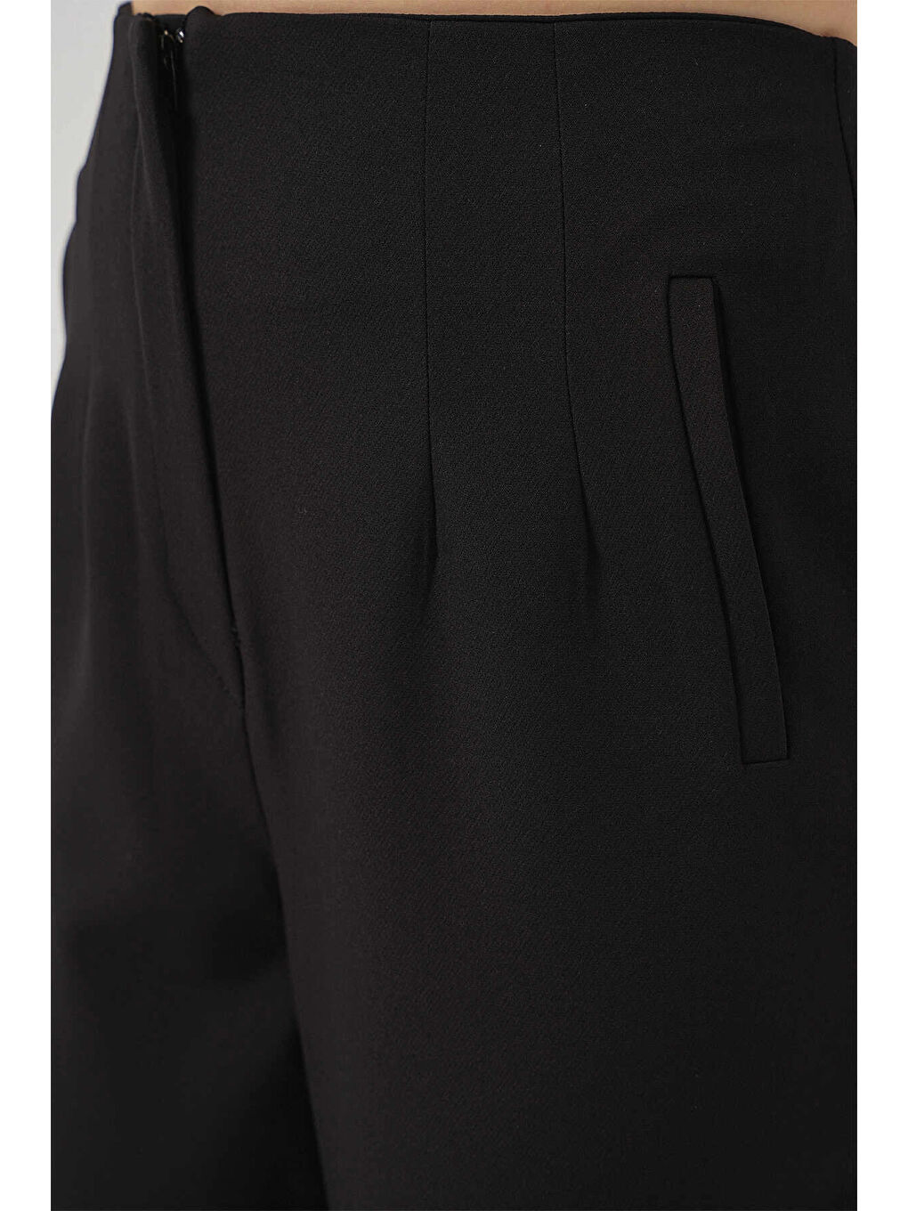 Kadın Siyah Fermuar Kapamalı Yüksek Bel Kumaş Pantolon HZL25W-BD166501-3