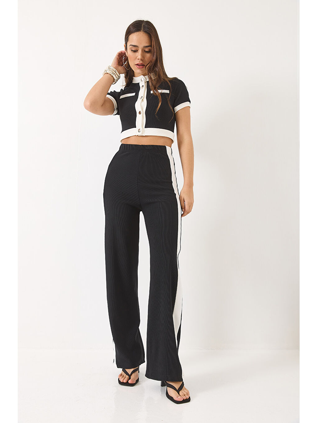 Siyah Kadın Şerit Detaylı Fitilli Düğme Kapamalı Alt Üst Takım-1