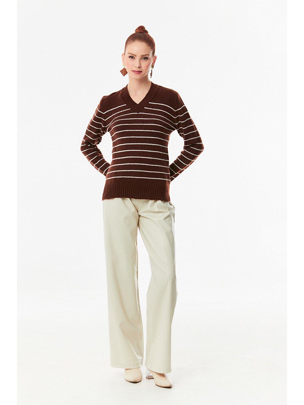 Kahverengi Çizgili V Yaka Triko Kazak-1