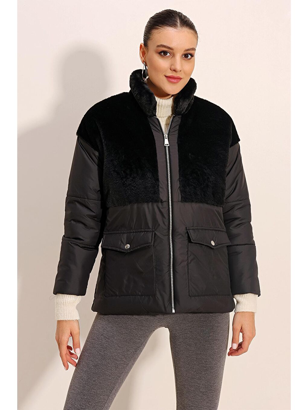 5179 Suni Kürk Detaylı Şişme Mont - Siyah