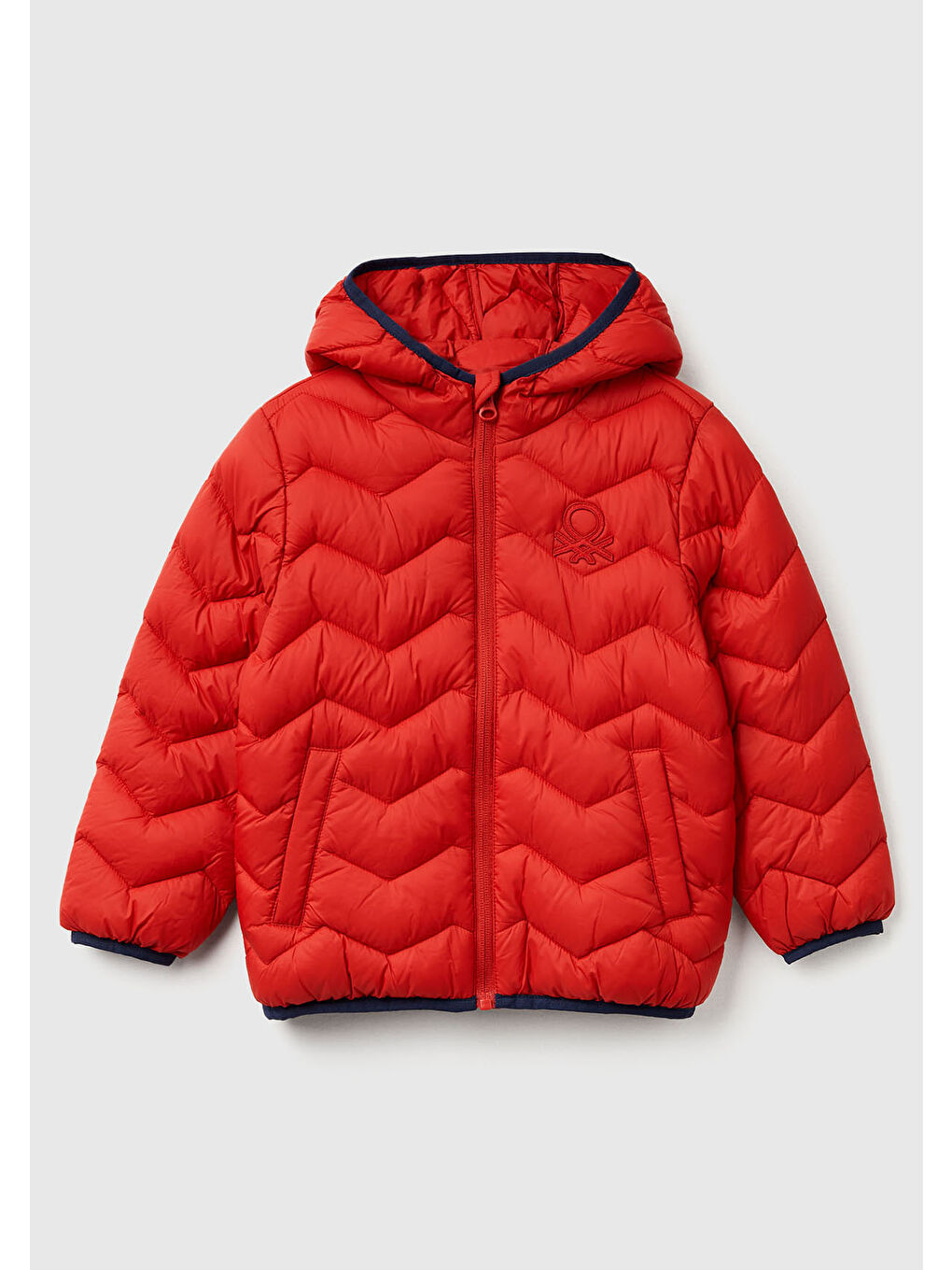 Erkek Çocuk Kırmızı Logo Detaylı Kapüşonlu Mevsimlik İnce Mont
