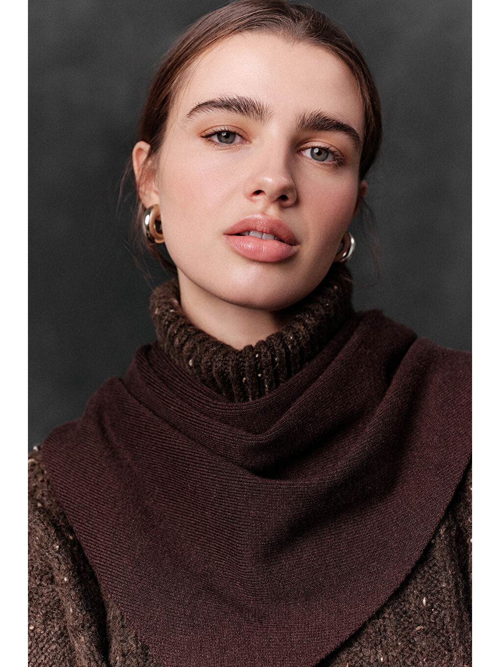 Yumuşak Dokulu Üçgen Atkı Kahverengi-4