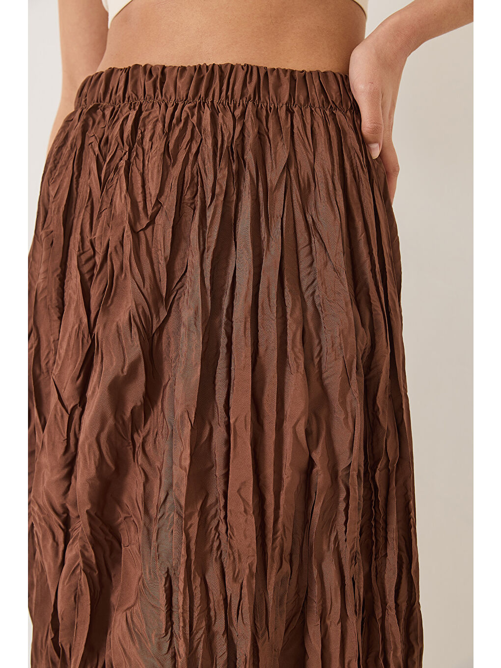 Kahverengi Kadın Beli Lastikli Crush Efektli Uzun Etek-4
