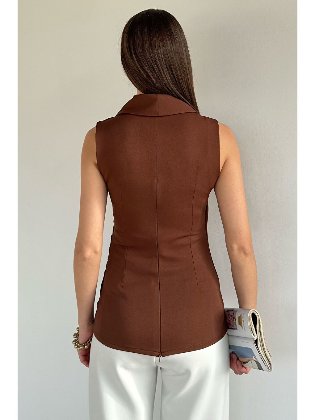 Kahverengi Kadın Kruvaze Yaka Drape Detaylı Asimetrik Bluz-3