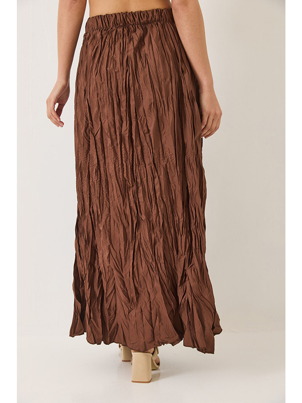 Kahverengi Kadın Beli Lastikli Crush Efektli Uzun Etek-5