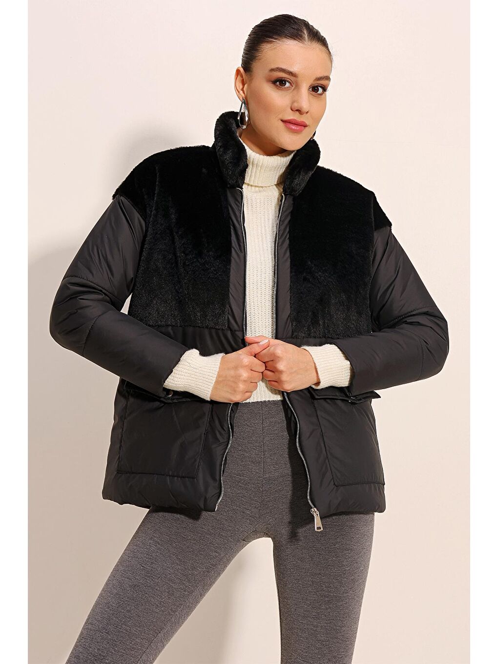 5179 Suni Kürk Detaylı Şişme Mont - Siyah-1