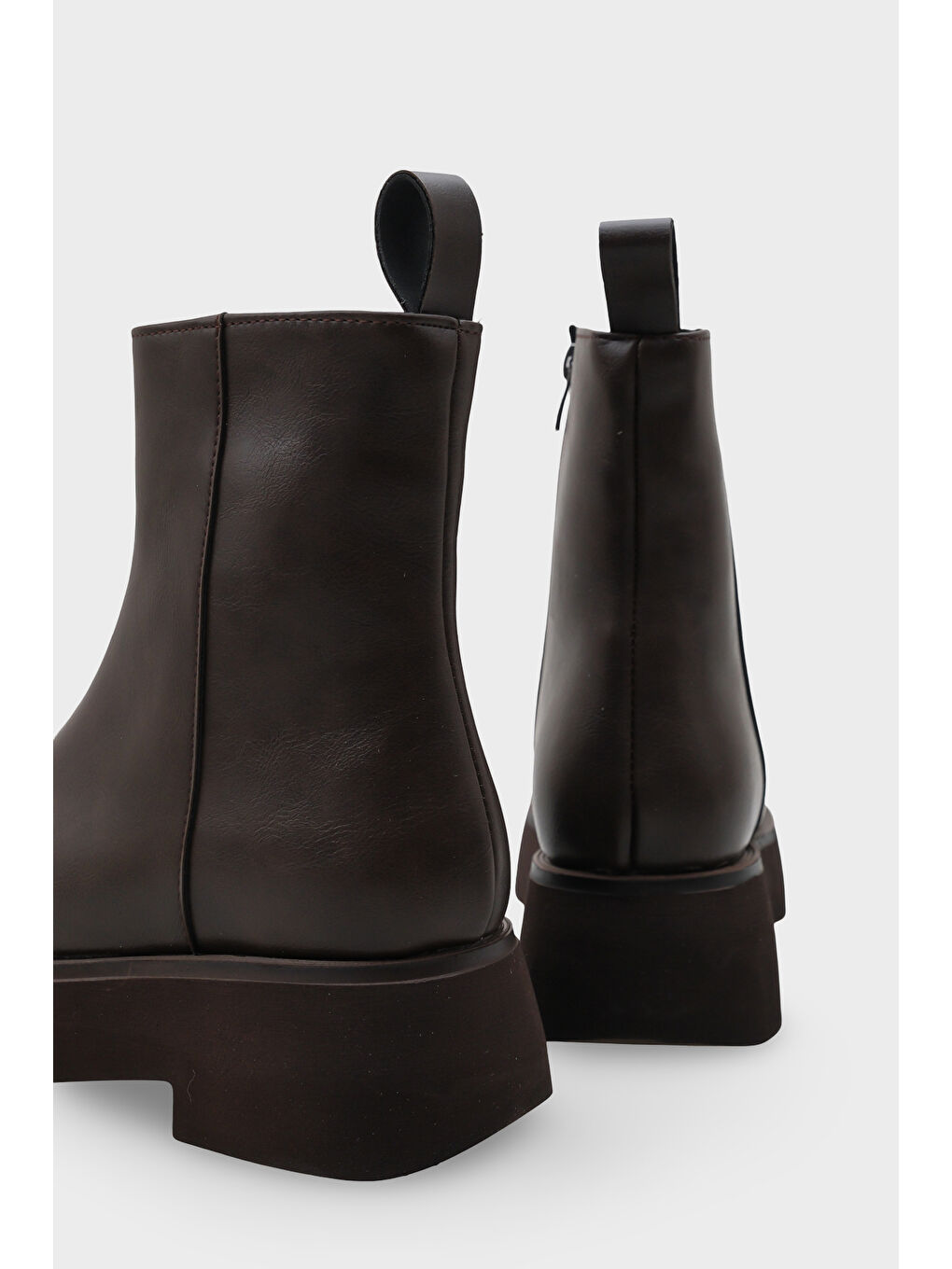 Kahverengi Darla Yuvarlak Burunlu Yandan Fermuarlı Trak Tabanlı Kadın Bot-4