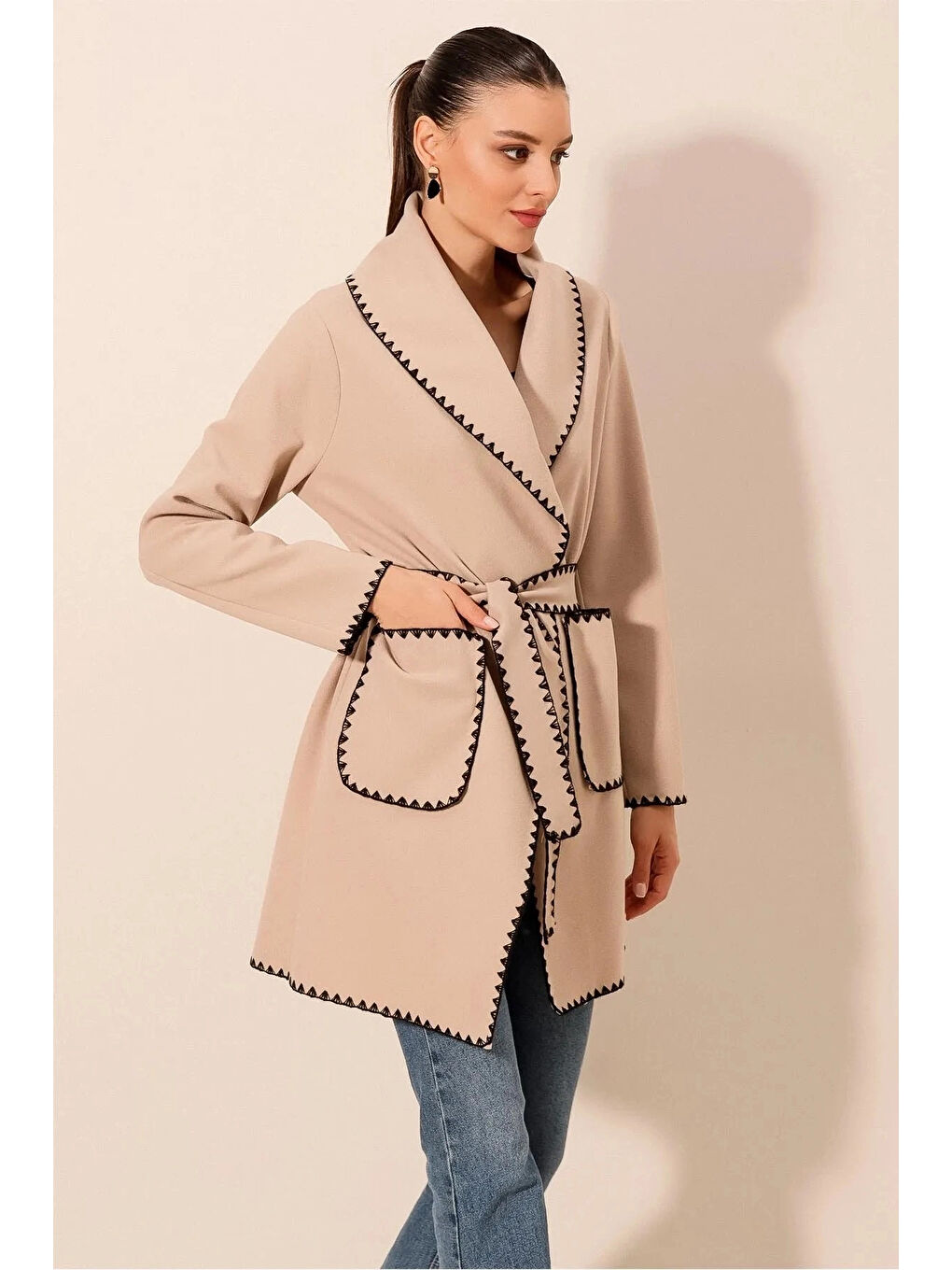 Kadın Bej Nakış Detaylı Beli Kuşaklı Düğmesiz Astarsız Kaşe Kaban HZL24W-BD191301-3
