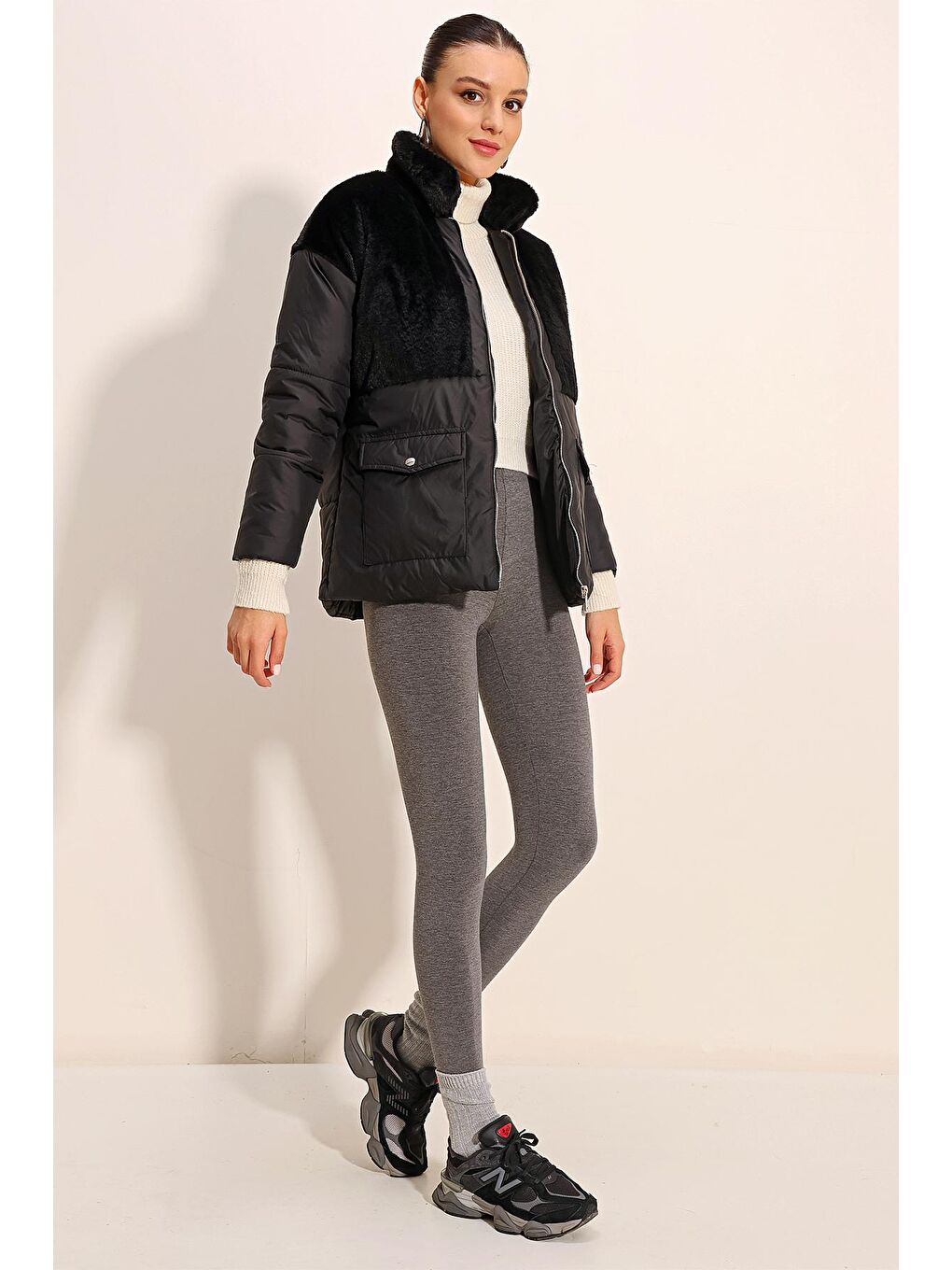 5179 Suni Kürk Detaylı Şişme Mont - Siyah-2