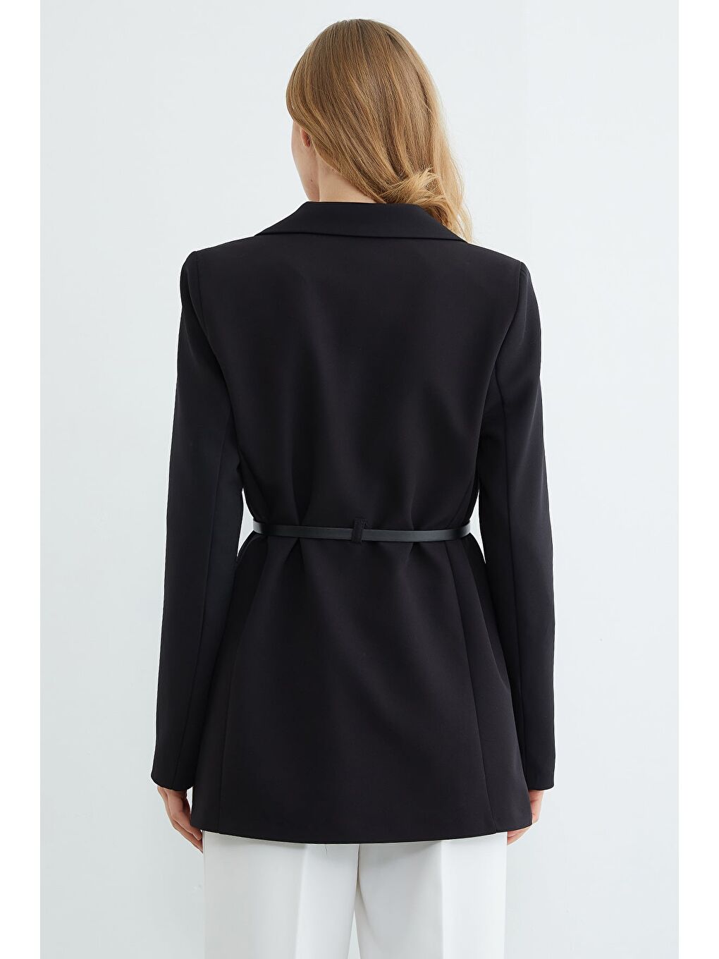 Siyah Kemerli Omuz Vatkalı Blazer Ceket-3