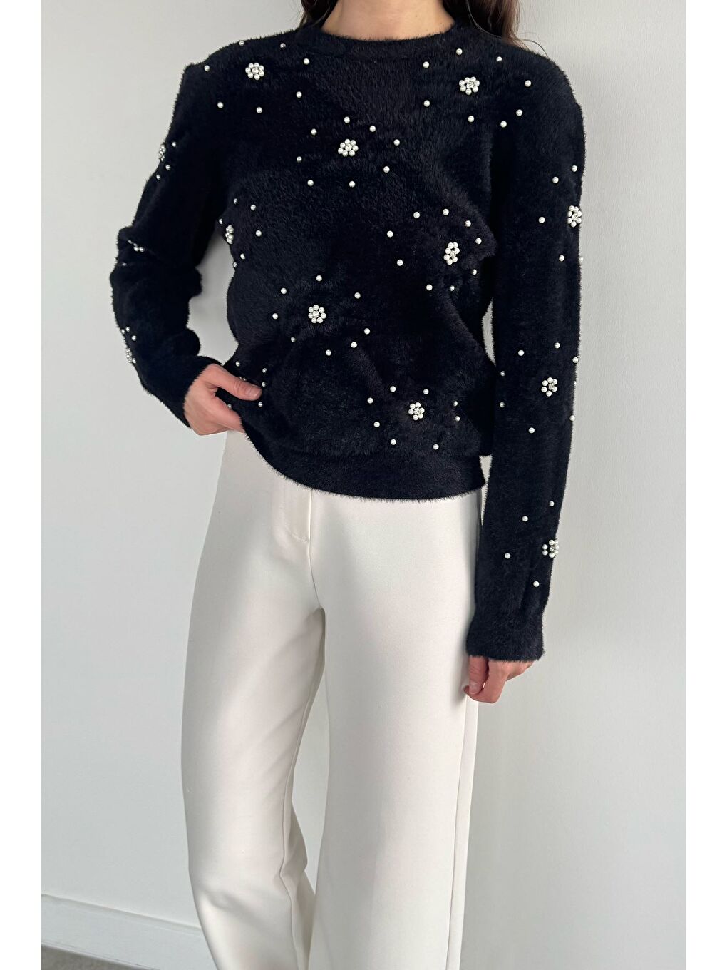 Siyah Kadın Çiçek Baskılı Taşlı Sakallı Triko Kazak (s-m-l Beden Uyumludur.)-1