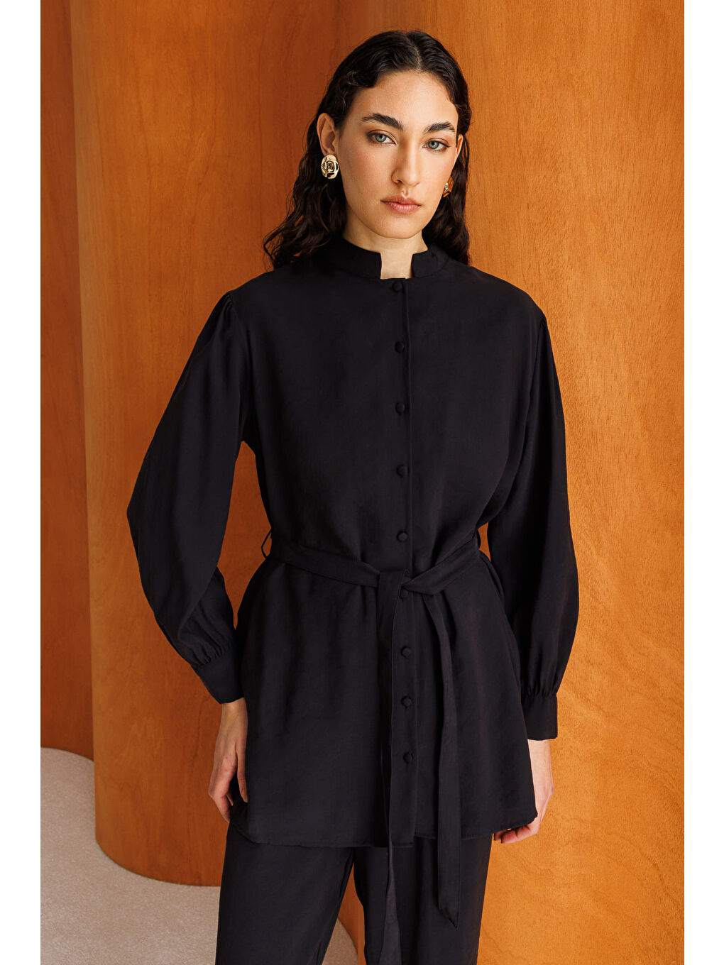 Hakim Yaka Modal Dokulu Siyah Tunik-3