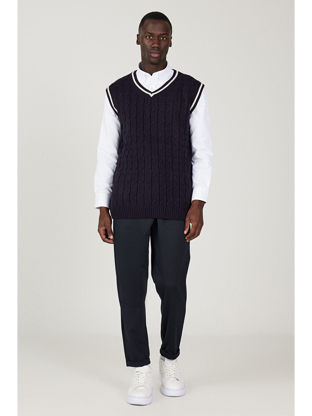 Erkek Lacivert Standart Fit Normal Kesim V Yaka Triko Süveter-1