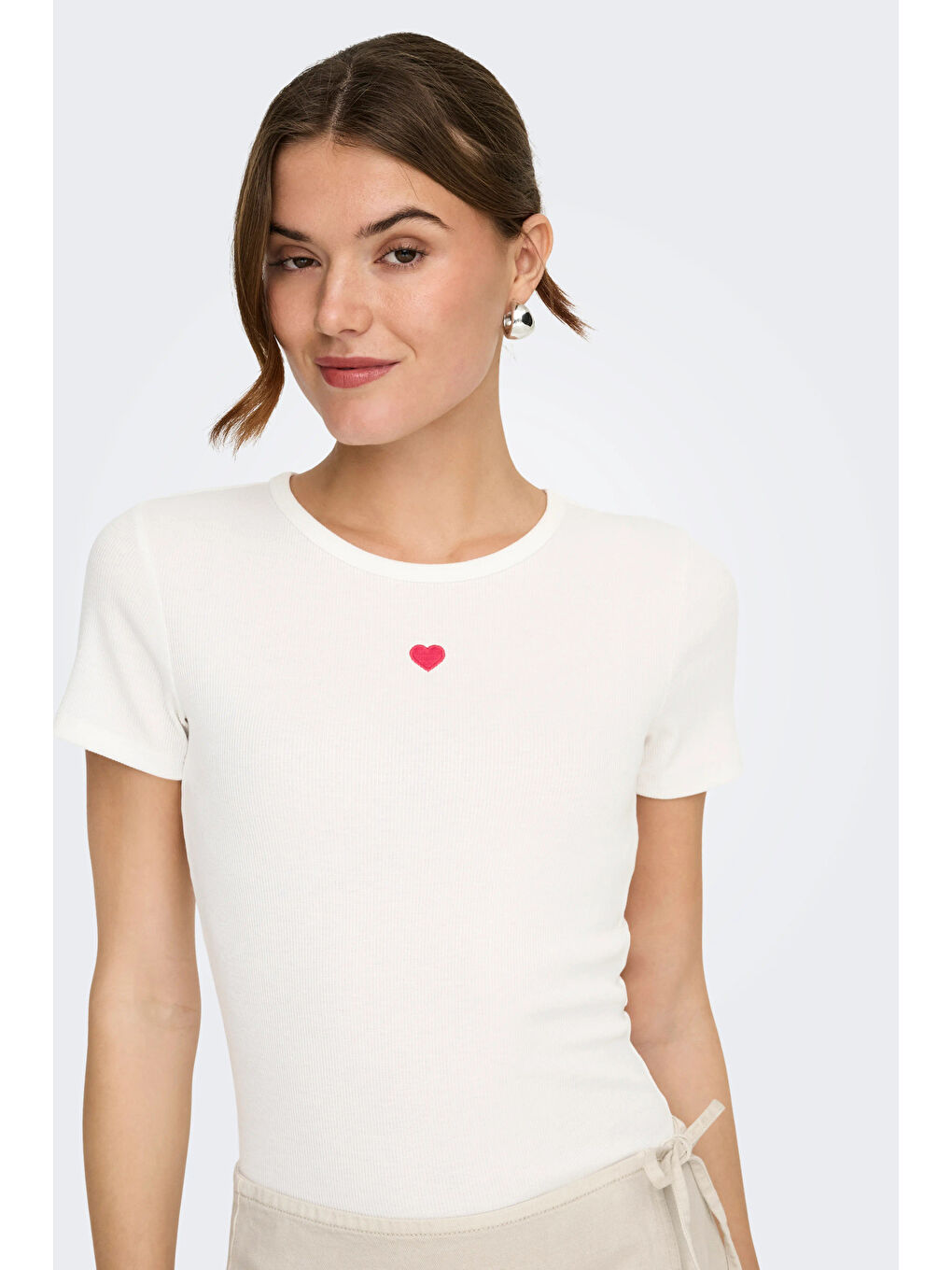 Ekru Onlelva Slim Fit Yuvarlak Yaka Kadın T Shirt 15342939-2